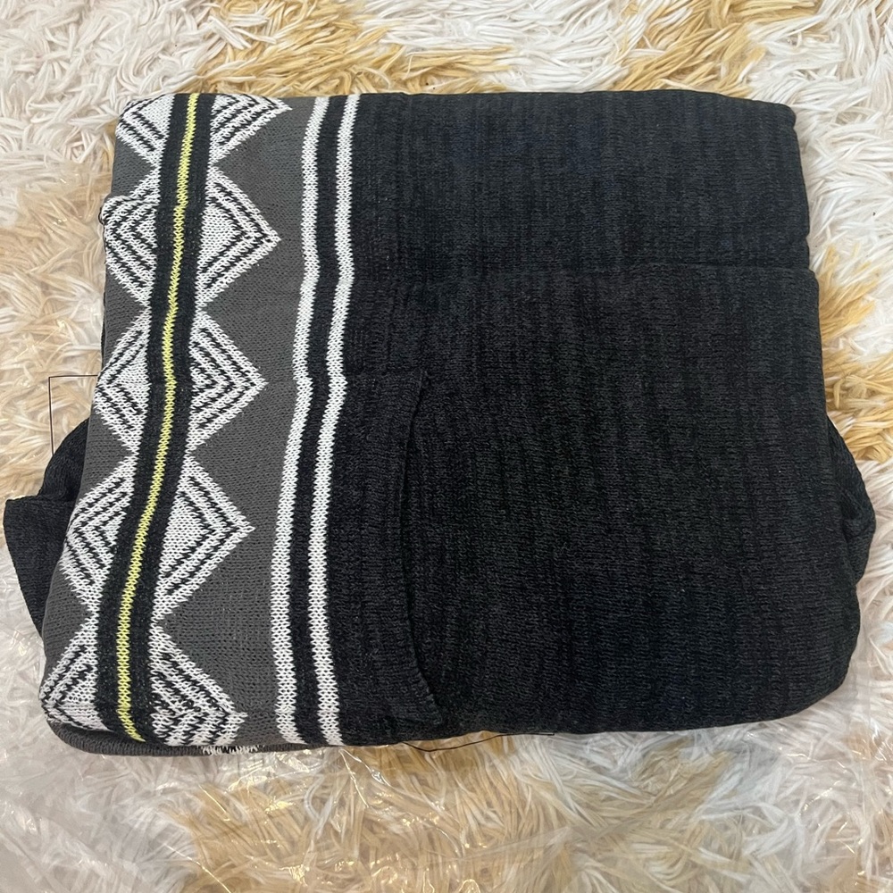 NWT Billabong size S fringed cardigan (Swipe to see picture)
